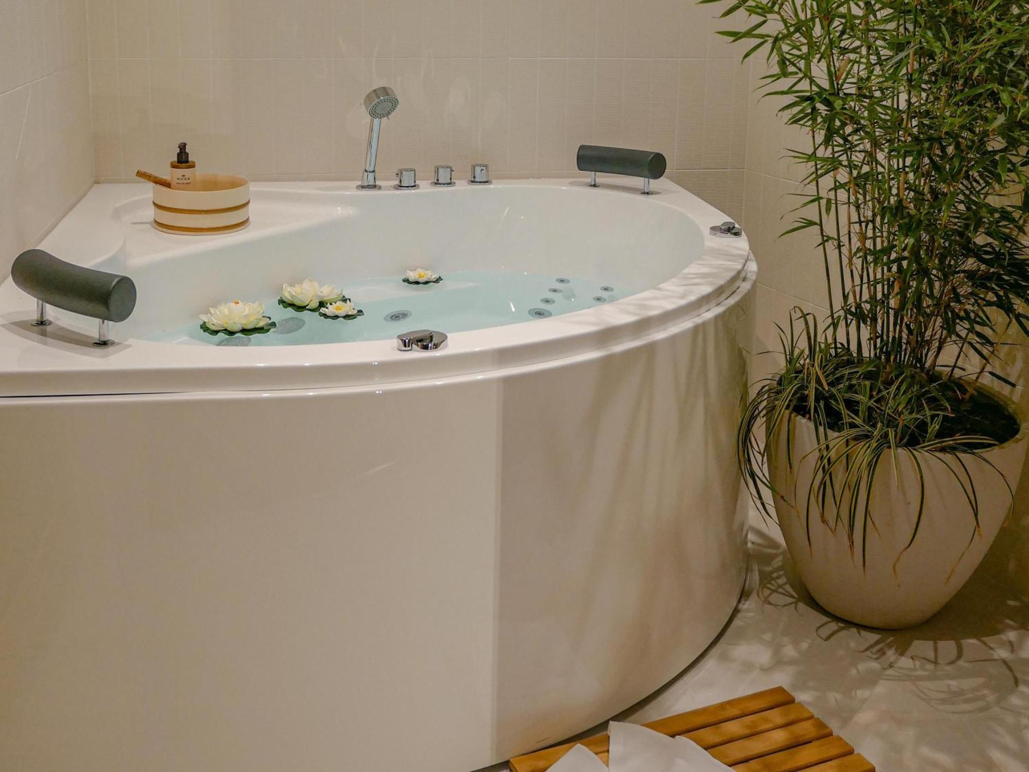 Litteraire Le Swann, Bw Premier Collection Hotel 4*