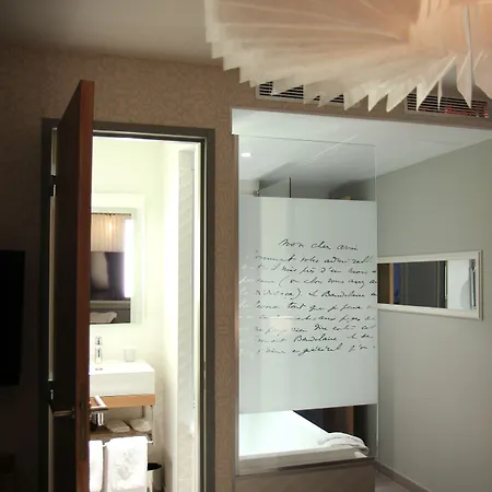 Litteraire Le Swann, Bw Premier Collection Hotel