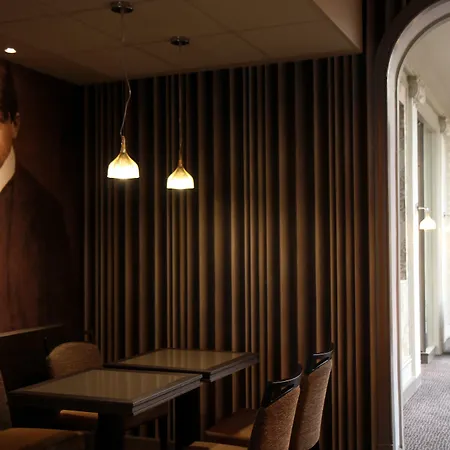 Litteraire Le Swann, Bw Premier Collection Hotel 4*