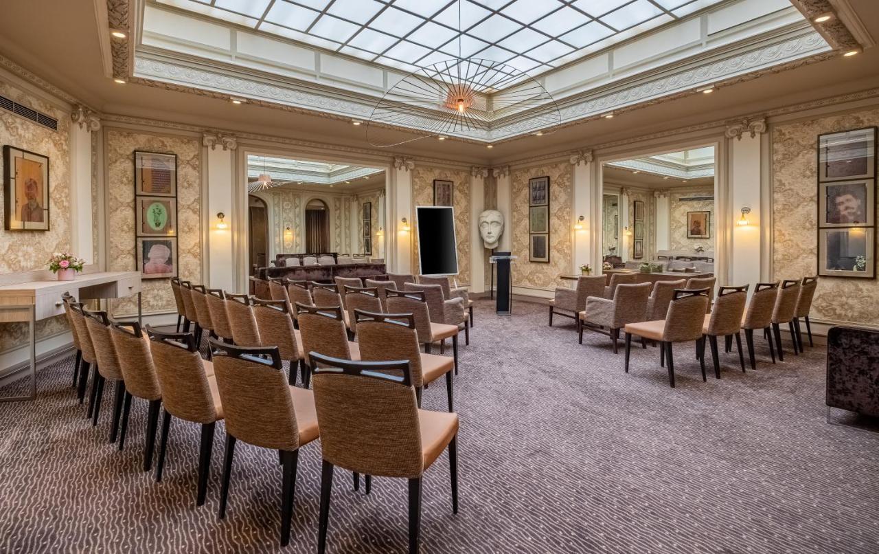 Litteraire Le Swann, Bw Premier Collection