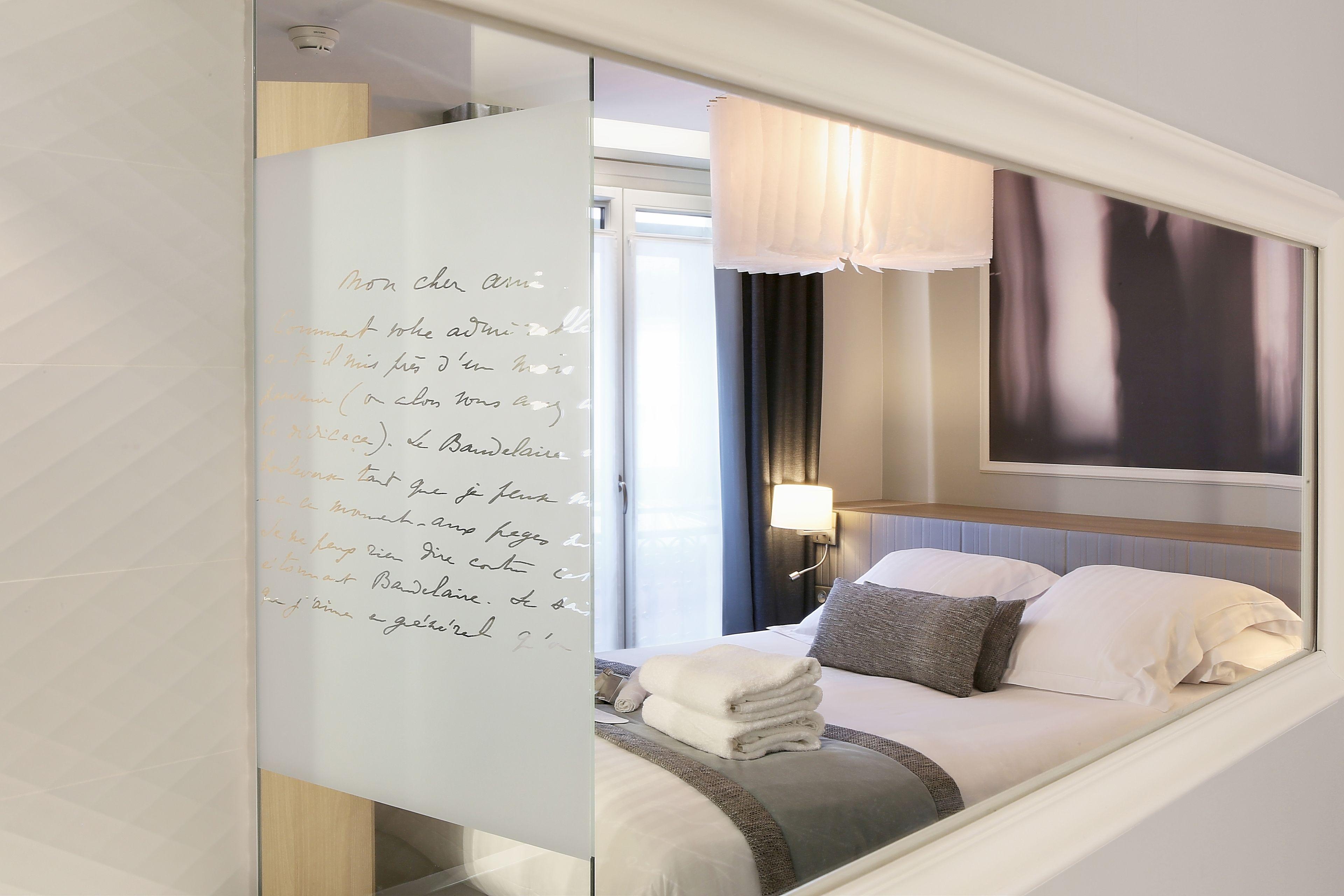 Litteraire Le Swann, Bw Premier Collection Paris