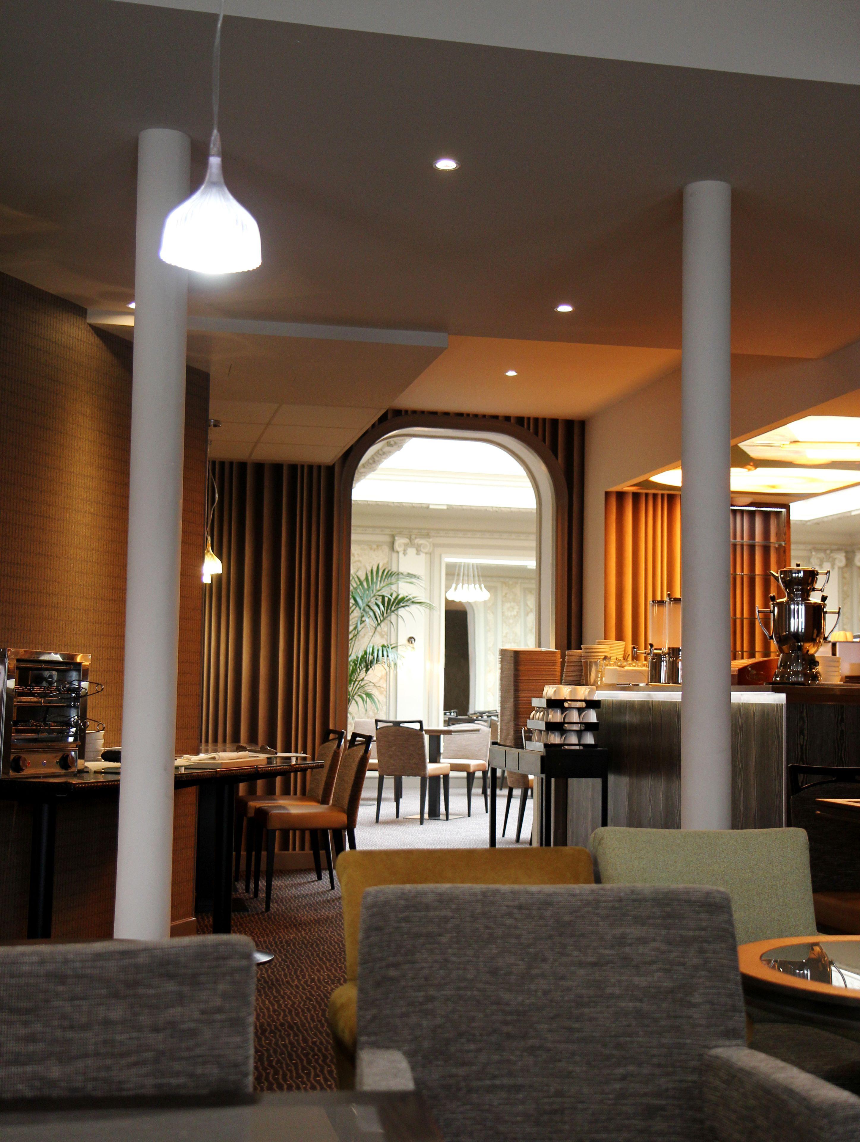 Litteraire Le Swann, Bw Premier Collection Paris